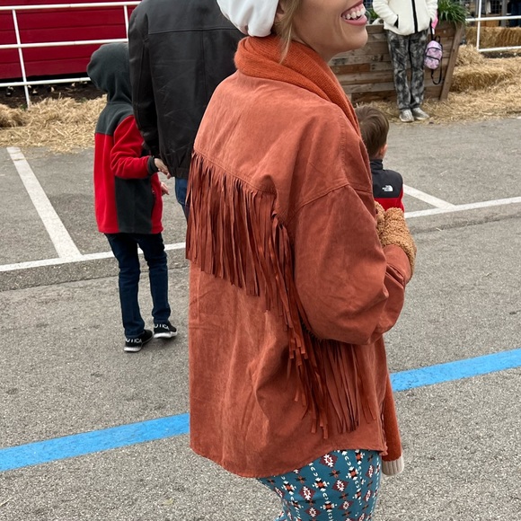 Fringe Back Detailed Button Down Shacket - Picture 2 of 3